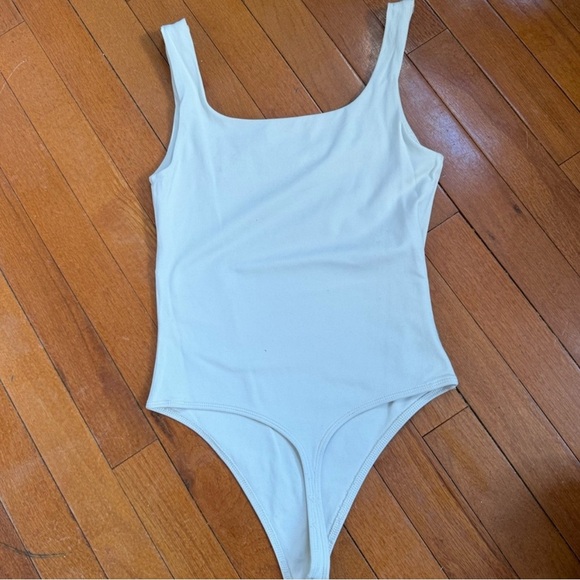 Babaton woman’s Cream Bodysuit - Picture 2 of 2